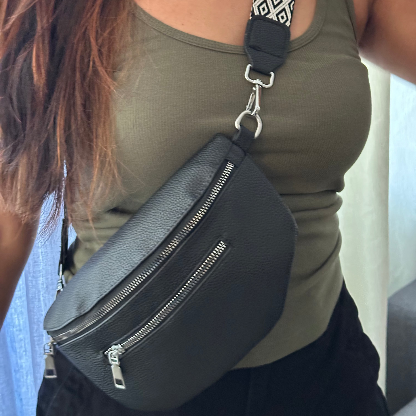 The Everyday Hands-Free Crossbody Bag for Modern Moms