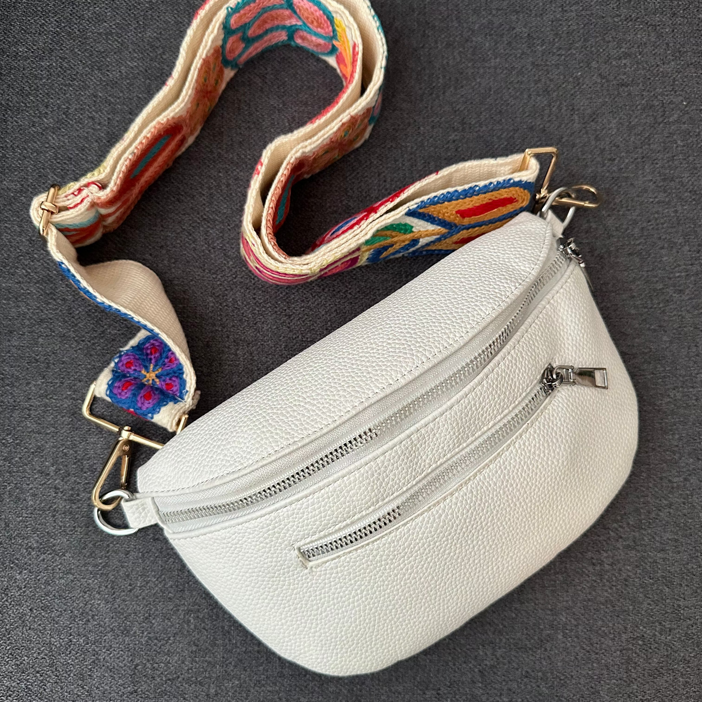 The Everyday Hands-Free Crossbody Bag for Modern Moms